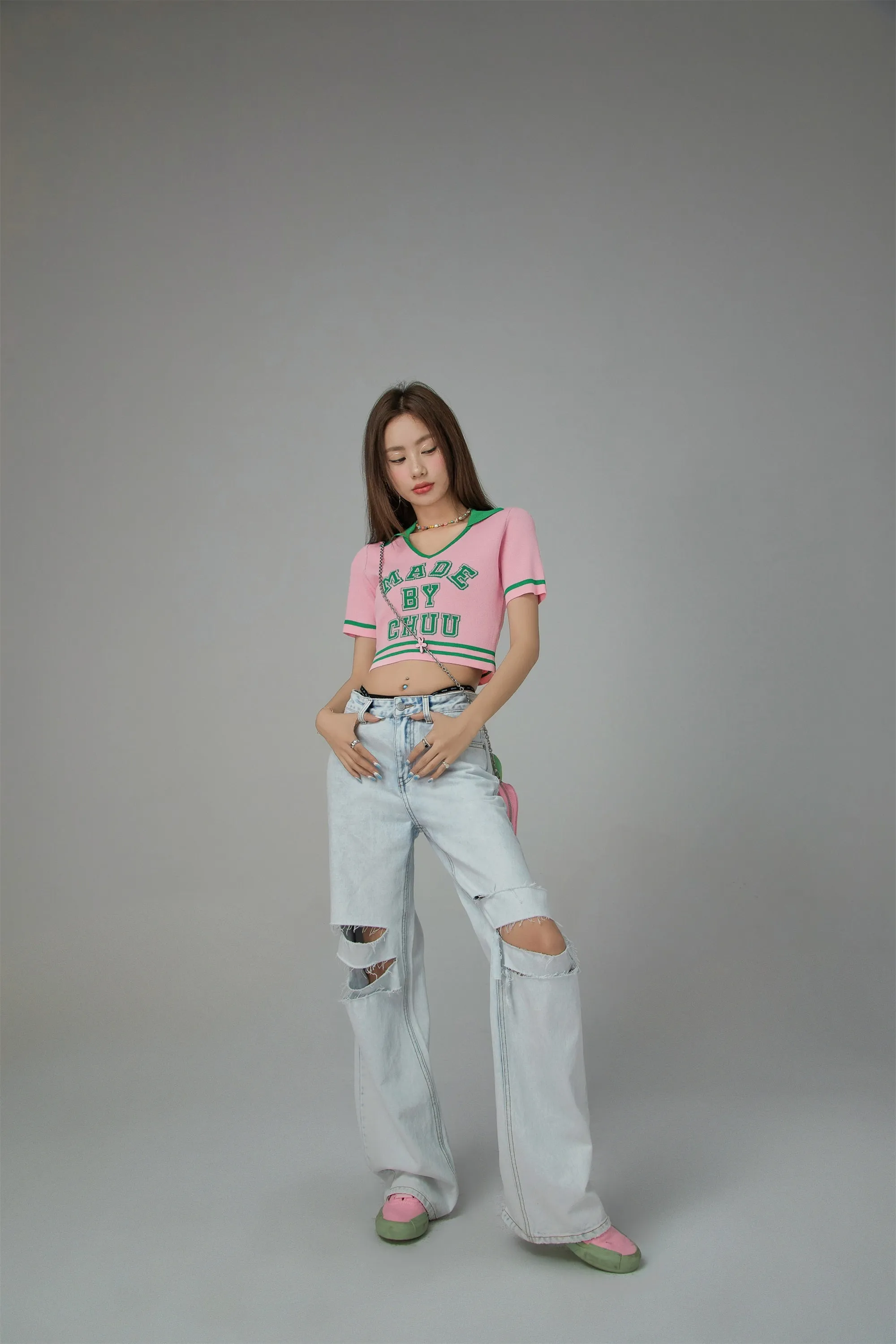 Chuu Spirit V-Neck Cropped T-shirt