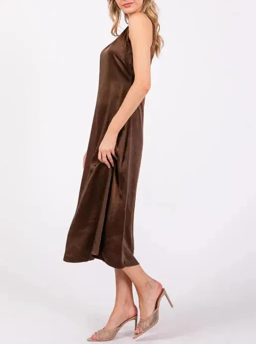 Sirens Kiss Scoop Neck Satin Maxi Dress (Assorted)