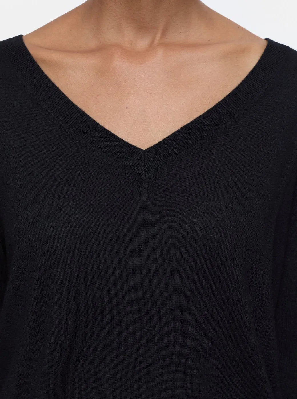 V-NECK BOXY | BLACK